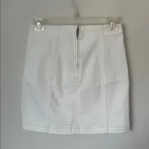 Free People white denim mini skirt, size 4 🖤 thumbnail 3