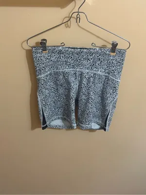 Lululemon Train Times 6” Shorts in Ditsy Daisy White Black thumbnail 3