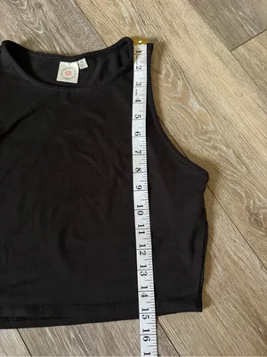 Live In The Moment Women’s Black Cropped Tank Top thumbnail 4