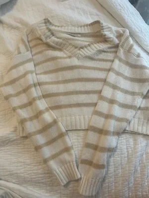 Cropped American Eagle Sweater thumbnail 4