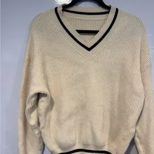 Classic‎ Cream Schoolgirl V-Neck Sweater thumbnail 2