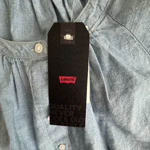 NWT Levi’s Top Women's XL Blue Chambray Button Front Balloon Sleeve thumbnail 8
