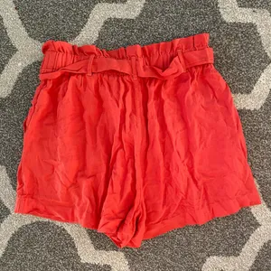 AMERICAN EAGLE PAPER BAG RED LINEN SHORTS - women’s large thumbnail 2