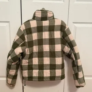 Urban Outfitters BDG Dixie Flannel Puffer Jacket Green and White Plaid thumbnail 5