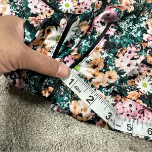 Victoria’s Secret Women’s Pajamas Set Satin Floral Cami Tank Top L & Shorts M thumbnail 9