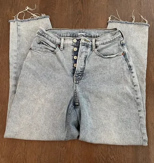 Old Navy Curvy Straight High-Rise Jeans thumbnail 1