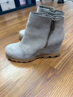 Sorel Joan of Arctic Wedge II Zip Grey Waterproof Suede boot size 8. thumbnail 3