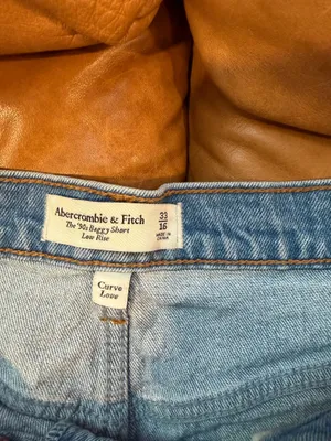 Abercrombie and Fitch the 90s baggy short, low rise curve love thumbnail 3