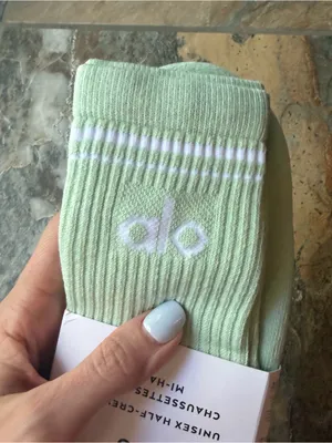 ALO Yoga Unisex Half-Crew Throwback Sock NWT Spearmint Size Large Brand New thumbnail 4