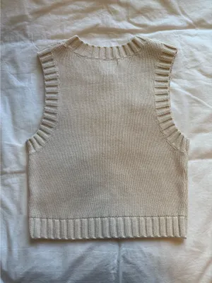 Boutique Cropped Sleeveless Sweater Top thumbnail 2