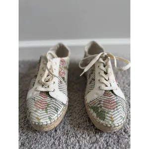 Vince Camuto Floral Perforated Leather Espadrille Platform Sneakers‎ White 7.5 thumbnail 13