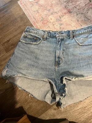 Abercrombie the mom High-Waist Light Blue Denim Cutoff Shorts thumbnail 6