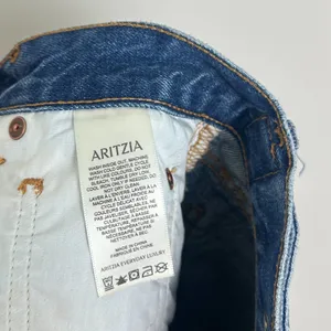 ARITZIA Denim Forum The ‘90s Vintage Micro Denim Skirt in Dark Bleu Eyeshadow thumbnail 7
