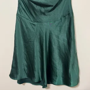 NEW NIA The Brand Tempe Dress Size Small NWT Green Mini Satin thumbnail 5