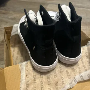 Black high tops Size 8 thumbnail 4
