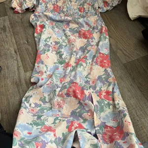 Astr Puff Sleeve Midi Floral Dress size‎ M thumbnail 6
