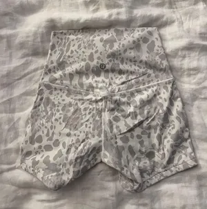 Rare Align Shorts Size 2 4” Inseam thumbnail 1
