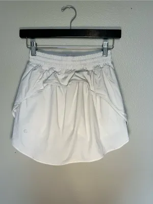 Lululemon Hotty Hot Skirt Women’s White size 4 thumbnail 2