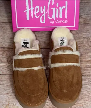 Hey Girl by Corkys Women’s Faux Fur Platform Clogs Size 9 NWT Cozy Slip Ons thumbnail 1