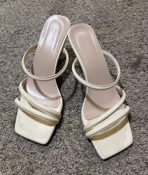 Shein White Heels thumbnail 1