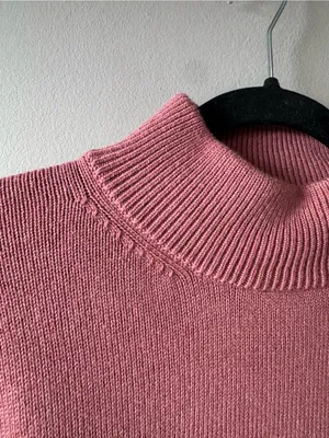 Wilfred Free Aritzia Women’s Merino Wool Mauve Mock Neck Sweater Medium thumbnail 4