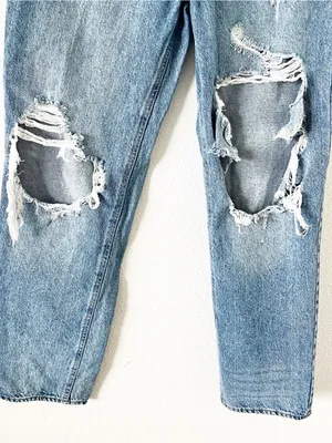 PacSun 90s Boyfriend High Rise Distressed Ripped Straight Leg Jeans thumbnail 4