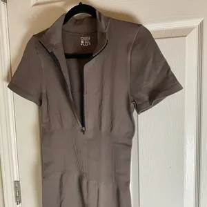 OQQ Seamless Ribbed Quarter-Zip Bodycon Mini Dress - Coffee Brown - Size L thumbnail 5