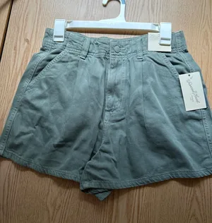 New Women’s Universal Thread Pleated Shorts High Rise Cotton Lyocell Size 6 thumbnail 1