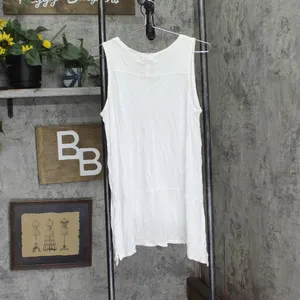 NWT Pink Rose Juniors Side-Slit Handkerchief-Hem Tank Top White L thumbnail 3