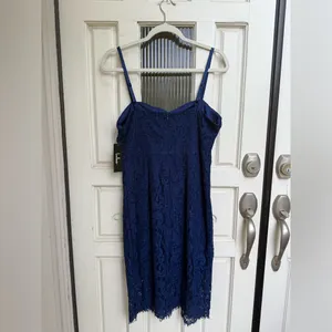 Lulu’s License to Love Navy Blue Lace Bodycon Midi Dress Size Large‎ NWT thumbnail 6
