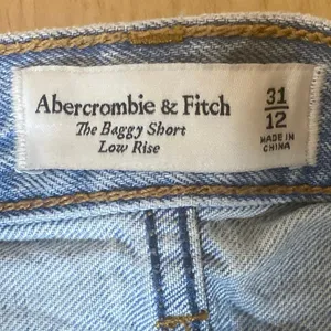 Abercrombie & Fitch Blue Distressed Low Rise Baggy Dad Cut Off Denim Shorts 31 thumbnail 5