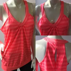 Old Navy Coral color active keyhole back Top‎ thumbnail 2