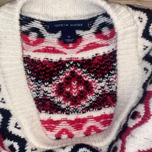 Tommy Hilfiger wool blend Fair Isle Christmas White and Pink Patterned Sweater thumbnail 4