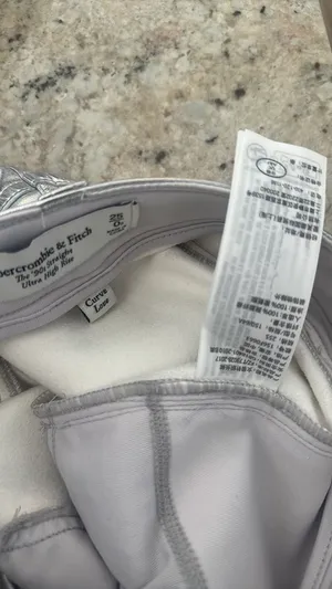 Abercrombie & Fitch Curve Love Vegan Leather 90’s Straight Pant In Silver thumbnail 7