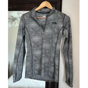 The North Face Motivation 1/4 Zip Top thumbnail 2