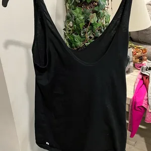 Women’s Black Small Fabletics Tank Top thumbnail 2