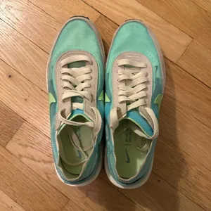 Nike Waffle One 'Bleached Aqua Lime Glow' thumbnail 2