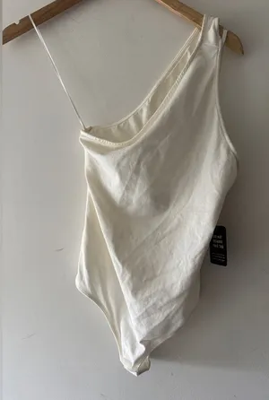 NEW!!‎ Express Cream White One Shoulder Bodysuit thumbnail 1
