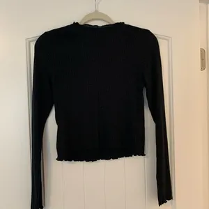 Abercrombie & Fitch Ribbed Knit Cropped Top Black Size Small Ruffle Accents thumbnail 4