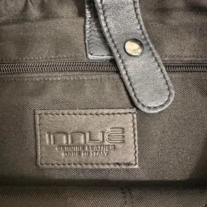 Innue Black leather shoulder bag with suede lining thumbnail 3