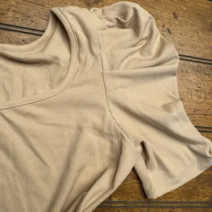 Missufe Miss You Forever Beige‎ Small ribbed Cute Puff Shoulder sleeves bodysuit thumbnail 2