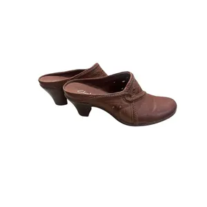 Clarks Women's Brown Leather Slip on Heels size 8.5 SKU 1316 thumbnail 3