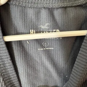 hollister grey crop top‎ thumbnail 2