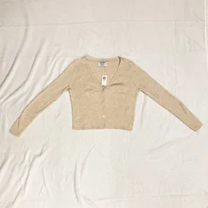 NWT Old Navy Cream Long-Sleeve Cropped Rib-Knit Cardigan Sweater Size XS Petite thumbnail 2