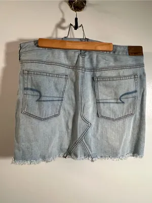 American‎ Eagle Women’s Size 14 Denim Mini Skirt Cut Off Light Wash Distressed thumbnail 6