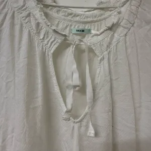 Kimchi Blue White Ruffled Blouse thumbnail 5