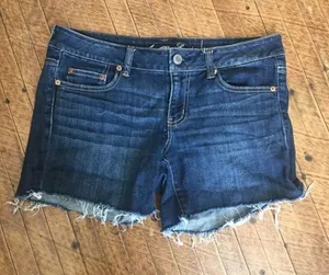 American Eagle 10 cutoff dark wash Jean shorts thumbnail 1
