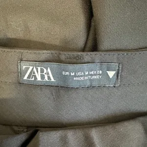 Zara Dress Pants Womens M Black Pleated Straight Leg Minimalist Classic Career thumbnail 5