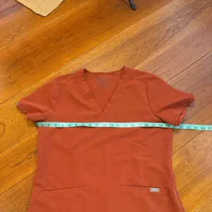 Figs Catrina One Pocket Scrub‎ top burnt orange thumbnail 5
