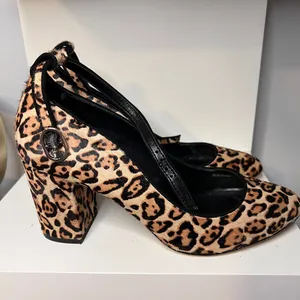 White House | Black Market Leopard Print Block Heel Pumps w/Ankle‎ Strap-Classic Animal Pattern-SZ 7.5 thumbnail 4